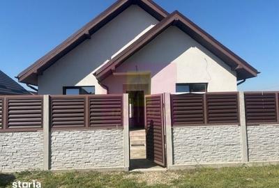Casă cu 5 camere cu Teren 410 Mp în Domnești