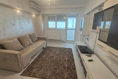 Apartament cu 3 camere semidecomandat în Obor