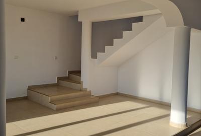 Casă individuală cu 5 camere cu Canalizare în Central - 3