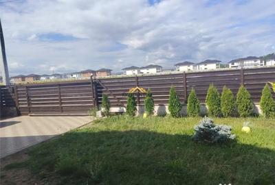 Casă cu 4 camere cu Teren 300 Mp în Șcheia