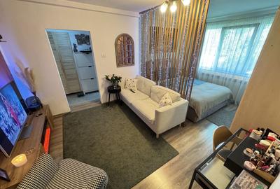Apartament cu 2 camere semidecomandat, mobilat în Central