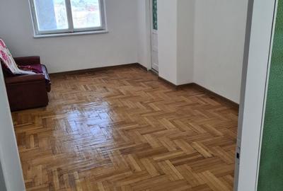 Apartament cu 3 camere decomandat în Buhuși - 4