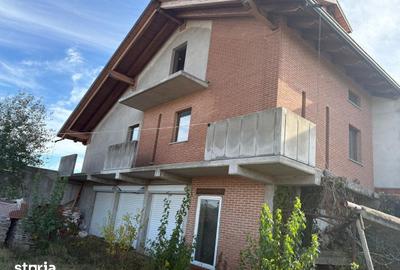 Casă cu 6 camere cu Teren 2500 Mp în Central - 8