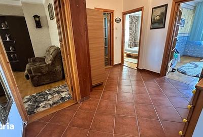 Apartament cu 4 camere decomandat în Podu Roș