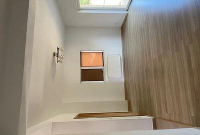 Casă cu 4 camere cu Teren 300 Mp în Dumbrăvița