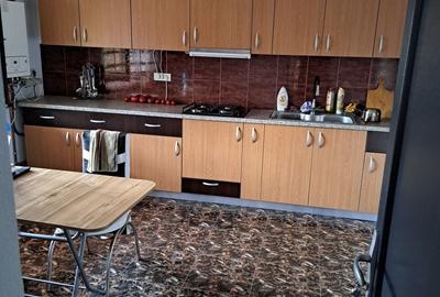 Casă cu 4 camere cu Teren 303 Mp în Bascov