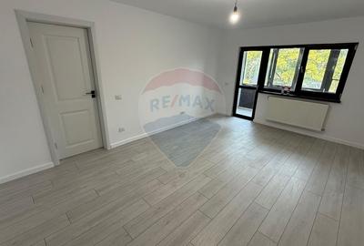 Apartament cu 3 camere decomandat în Sud