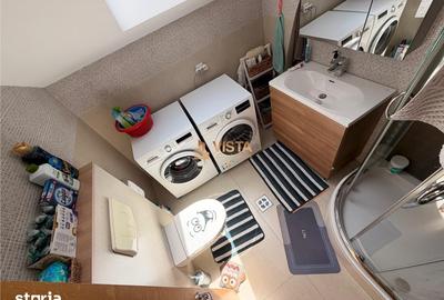 Casă cu 9 camere cu Teren 400 Mp în Central