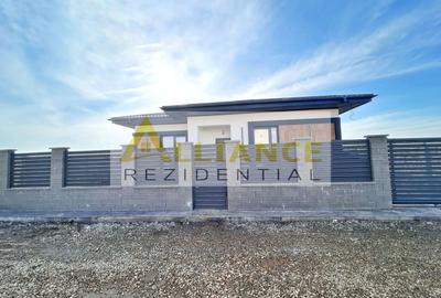 Casă individuală cu 4 camere decomandat cu Canalizare în Berceni