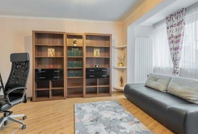 Apartament cu 3 camere decomandat în Universitate