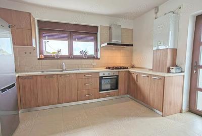 Casă cu 5 camere cu Teren 372 Mp în Central - 10