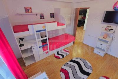 Apartament cu 3 camere semidecomandat în Central