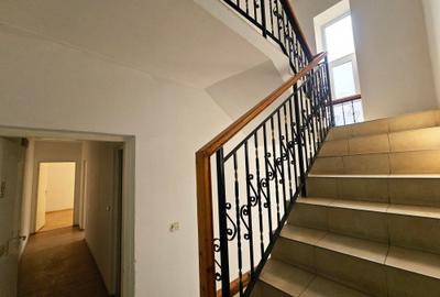 Casă individuală cu 11 camere cu Canalizare în Central - 19