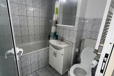 Apartament cu 3 camere decomandat în Lipovei