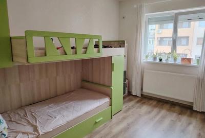 Apartament cu 3 camere decomandat în Apărătorii Patriei