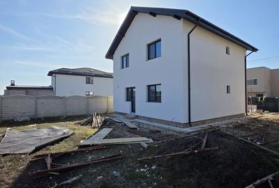 Casă cu 3 camere cu Teren 400 Mp în Calea București
