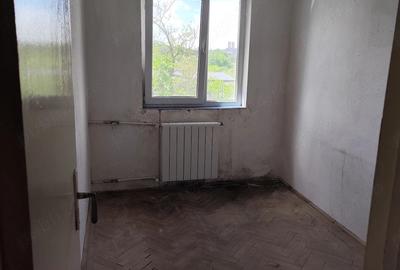 Apartament cu 3 camere decomandat în Km 4 - 3