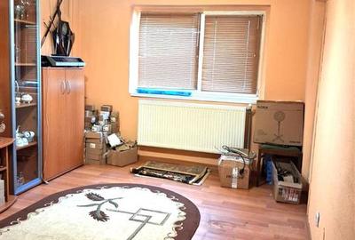 Apartament cu 3 camere decomandat în Călărași