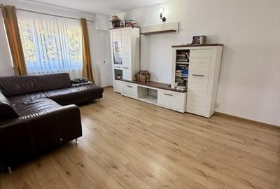 Apartament cu 3 camere decomandat, mobilat în Lipovei