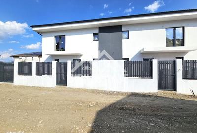 Casă cu 4 camere în Șelimbăr