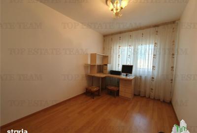 Apartament cu 4 camere decomandat, mobilat în Far