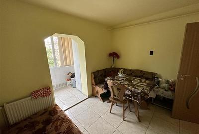 Apartament cu 3 camere decomandat în Plăvăț II - 9