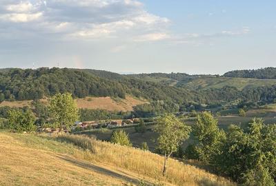 Teren de 2453 mp, în Roșia