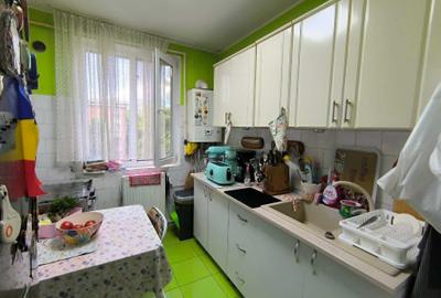 Apartament cu 4 camere semidecomandat în Central