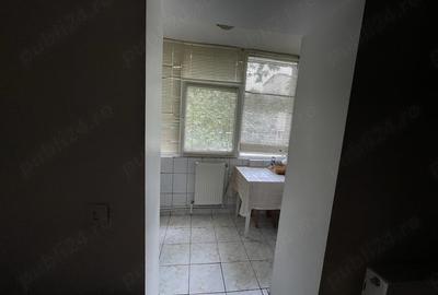 Apartament cu 3 camere decomandat în Steaua