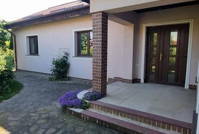 Casă cu 3 camere cu Teren 1600 Mp în Central - 11