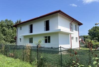 Casă cu 6 camere cu Teren 700 Mp în Breaza de Sus - 2