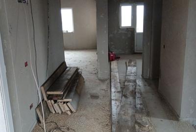 Casă cu 4 camere în Sânandrei