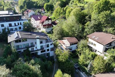 Casă cu 6 camere cu Teren 451 Mp în Schei - 2