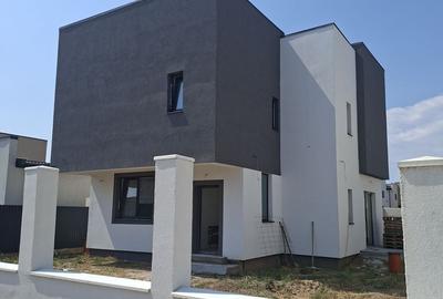 Casă cu 4 camere cu Teren 400 Mp în Pielești