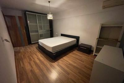 Apartament cu 3 camere semidecomandat, mobilat în P-ța Unirii - 13