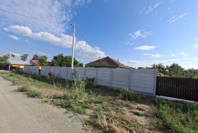Casă cu 3 camere în Vâlcelele