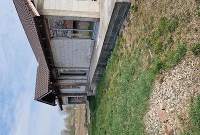 Casă cu 4 camere cu Teren 2712 Mp în Central