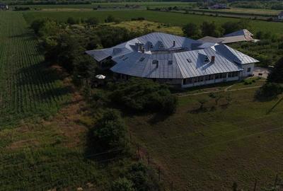 Casă cu 4 camere cu Teren 14360 Mp în Dragomirești-Deal