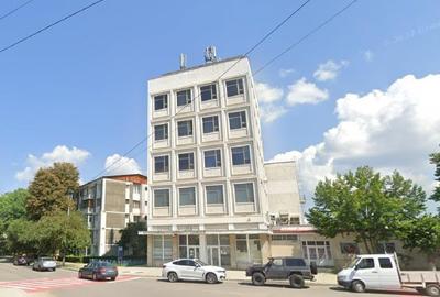 Spațiu comercial, de 3,366 mp, în Central