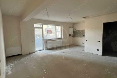 Apartament cu 3 camere semidecomandat în Central