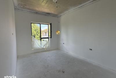 Casă cu 5 camere cu Teren 330 Mp în Central