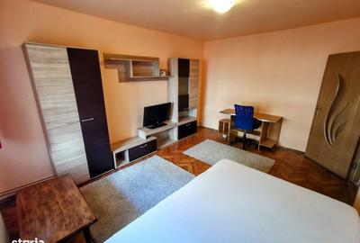 Garsonieră decomandată în Girocului