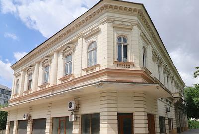 Casă cu 60 camere cu Canalizare în Centrul Istoric