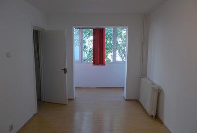 Apartament cu 3 camere semidecomandat în Șagului
