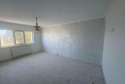 Apartament cu 3 camere decomandat în Micro 14