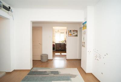 Apartament cu 4 camere decomandat în Dacia