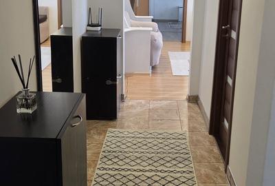 Apartament cu 3 camere semidecomandat în Micălaca