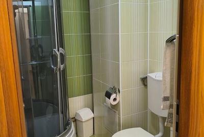 Apartament cu 3 camere decomandat în Lacul Tei