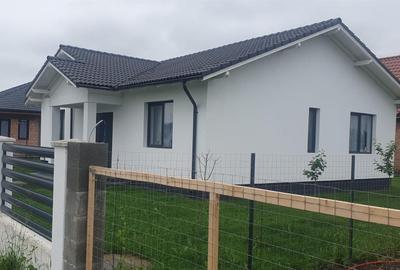 Casă cu 4 camere cu Teren 500 Mp în Sângeorgiu de Mureș