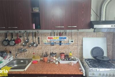 Apartament cu 3 camere semidecomandat în Giulești